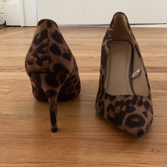 Size 7 Leopard Print Pumps - worn only once! - Picture 3 of 3